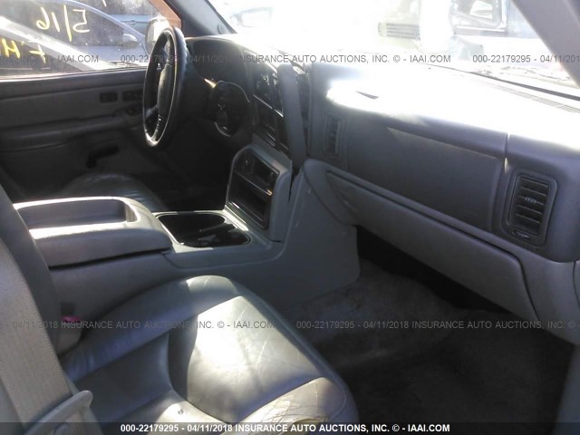 1GNEC13Z64R105812 - 2004 CHEVROLET TAHOE C1500 GRAY photo 5