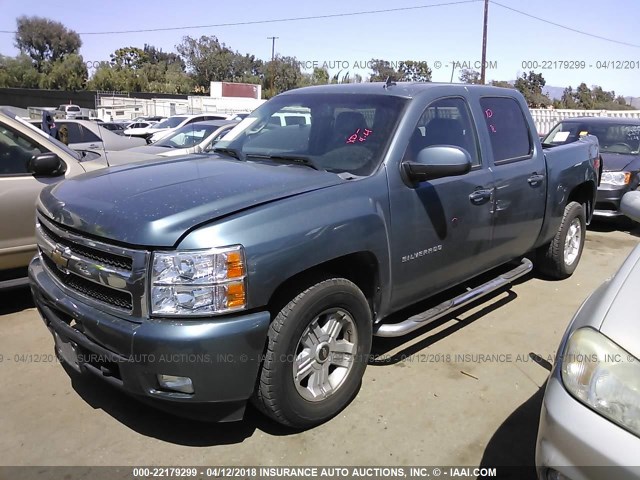 3GCRKTE39AG220580 - 2010 CHEVROLET SILVERADO K1500 LTZ BLUE photo 2