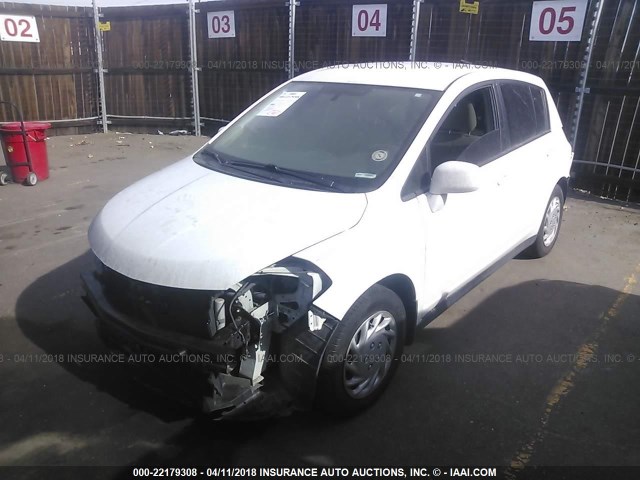 3N1BC1CP8BL364738 - 2011 NISSAN VERSA S/SL WHITE photo 2