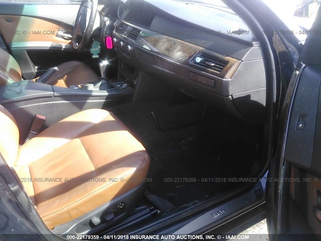 WBANF33516B999168 - 2006 BMW 525 XI Czarny zdjęcie 5