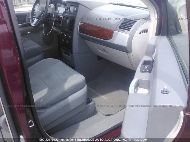 2A8HR54P88R757669 - 2008 CHRYSLER TOWN & COUNTRY TOURING MAROON photo 5