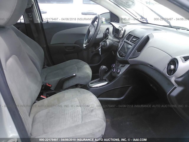 1G1JA5SH9D4191698 - 2013 CHEVROLET SONIC LS 银色 照片 5