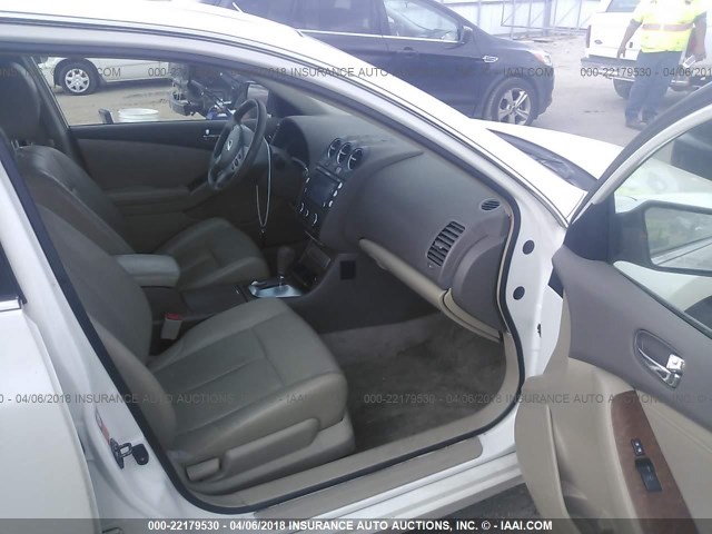 1N4AL21E18C237632 - 2008 NISSAN ALTIMA 2.5/2.5S WHITE photo 5