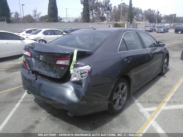 4T1BK1FKXEU545717 - 2014 TOYOTA CAMRY SE/XLE GRAY photo 4