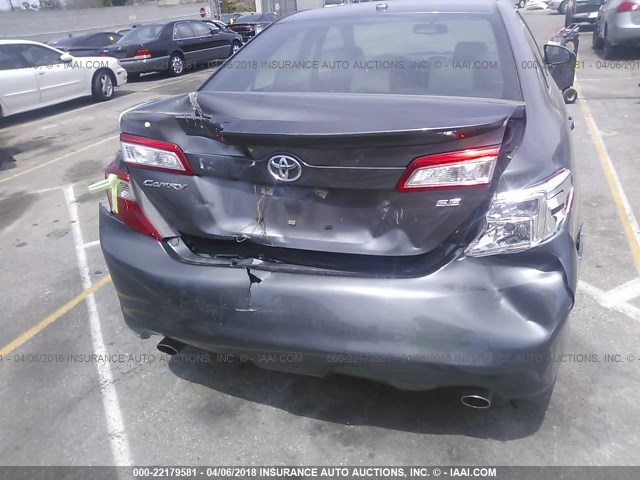 4T1BK1FKXEU545717 - 2014 TOYOTA CAMRY SE/XLE GRAY photo 6