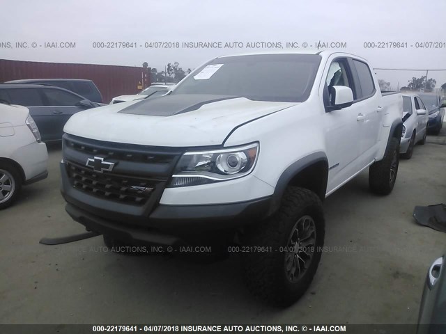 1GCGTEEN9H1298089 - 2017 CHEVROLET COLORADO ZR2 WHITE photo 2