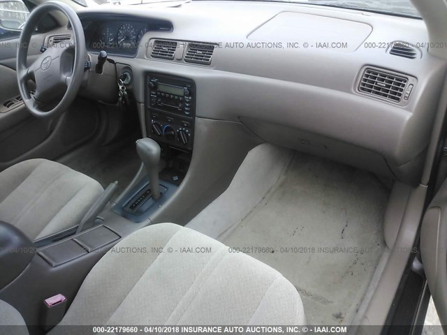 4T1BF22K0YU113416 - 2000 TOYOTA CAMRY LE/XLE GRAY photo 5