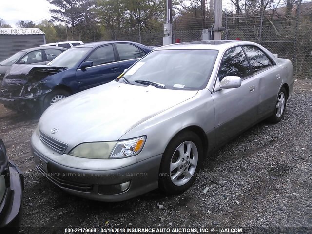 JT8BF28GX10318924 - 2001 LEXUS ES 300 SILVER photo 2