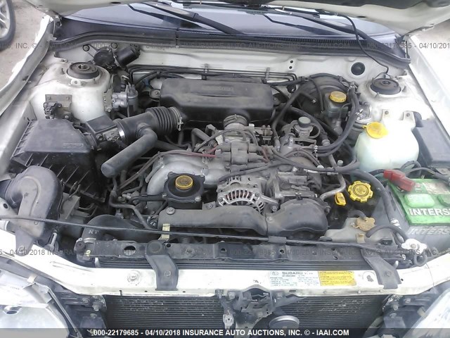 JF1SF6552WH768724 - 1998 SUBARU FORESTER S WHITE photo 10