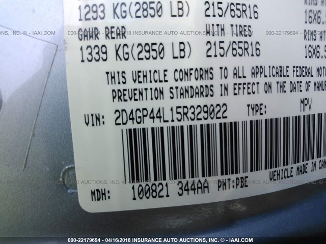 2D4GP44L15R329022 - 2005 DODGE GRAND CARAVAN SXT Light Blue photo 9