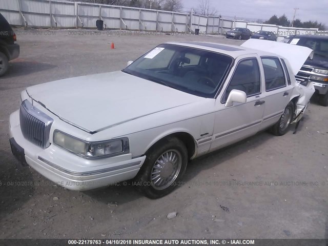 1LNLM82W3VY634859 - 1997 LINCOLN TOWN CAR SIGNATURE/TOURING WHITE photo 2