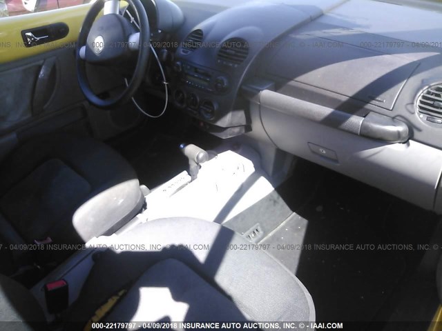 3VWBK21C94M403322 - 2004 VOLKSWAGEN NEW BEETLE GL 黄色 照片 5