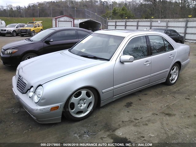 WDBJF70J21B366518 - 2001 MERCEDES-BENZ E 430 SILVER photo 2