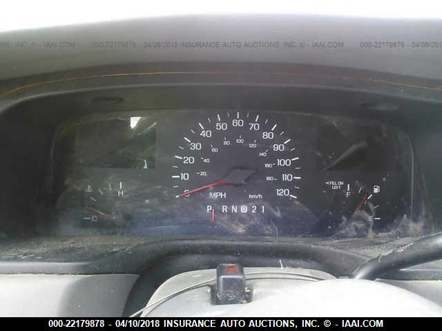 1LNFM81W1WY732336 - 1998 LINCOLN TOWN CAR EXECUTIVE SILVER photo 7