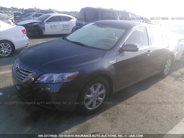 JTNBB46K273012741 - 2007 TOYOTA CAMRY NEW GENERAT HYBRID GRAY photo 2