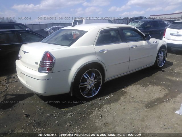 2C3JA53G85H675870 - 2005 CHRYSLER 300 TOURING WHITE photo 4