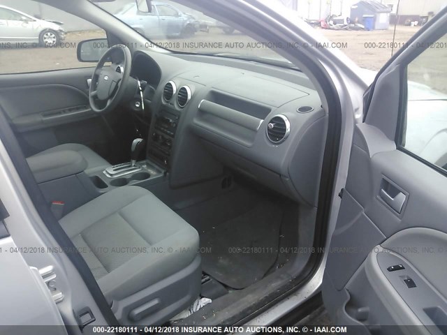 1FMZK04145GA18726 - 2005 FORD FREESTYLE SE SILVER photo 5