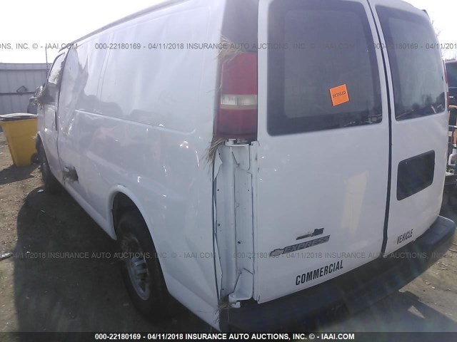 1GCGG25CX91103104 - 2009 CHEVROLET EXPRESS G2500  WHITE photo 3