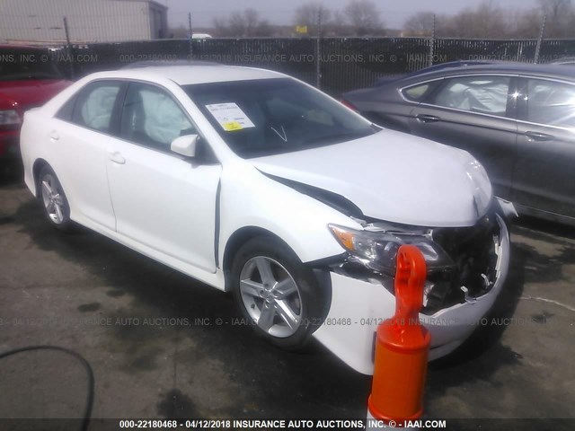 4T1BF1FK2EU357150 - 2014 TOYOTA CAMRY L/SE/LE/XLE WHITE photo 1