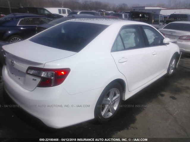 4T1BF1FK2EU357150 - 2014 TOYOTA CAMRY L/SE/LE/XLE WHITE photo 4