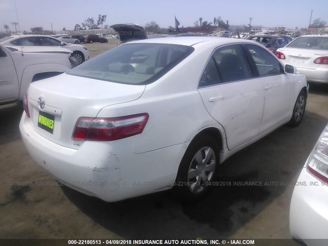 4T4BE46K88R045185 - 2008 TOYOTA CAMRY CE/LE/XLE/SE WHITE photo 4