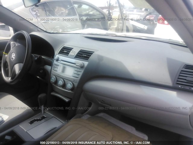 4T4BE46K88R045185 - 2008 TOYOTA CAMRY CE/LE/XLE/SE WHITE photo 5