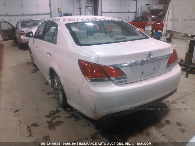 4T1BK3DB0CU452636 - 2012 TOYOTA AVALON LIMITED WHITE photo 3