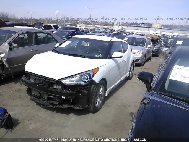 KMHTC6AE8GU303625 - 2016 HYUNDAI VELOSTER TURBO WHITE photo 2