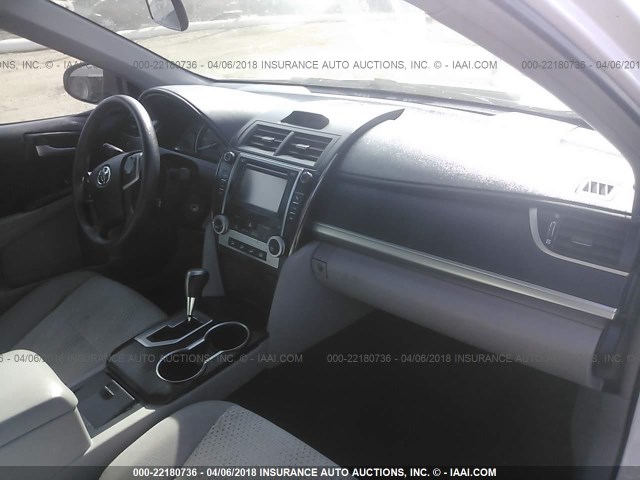 4T4BF1FK7ER343492 - 2014 TOYOTA CAMRY L/SE/LE/XLE 白色 照片 5