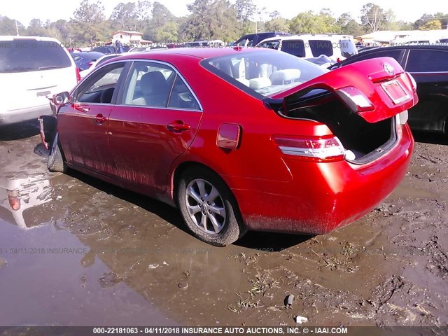 4T1BF3EK4BU639959 - 2011 TOYOTA CAMRY SE/LE/XLE RED photo 3