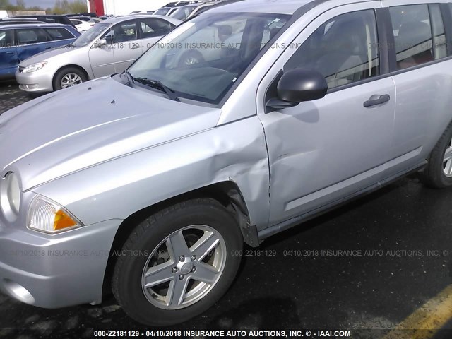 1J8FF47W07D133329 - 2007 JEEP COMPASS SILVER photo 6