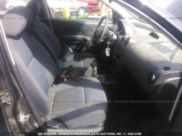 KL1TD66628B155561 - 2008 CHEVROLET AVEO LS BLACK photo 5