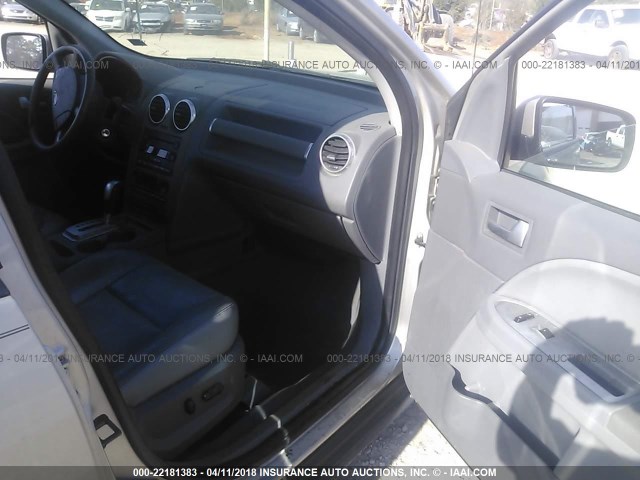 1FMZK051X6GA25082 - 2006 FORD FREESTYLE SEL SILVER photo 5