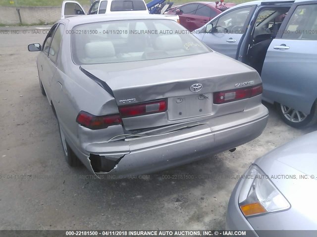 4T1BG22K0XU598877 - 1999 TOYOTA CAMRY CE/LE/XLE 灰色 照片 6
