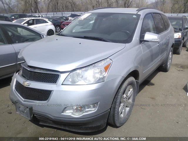 1GNKVGED0CJ252786 - 2012 CHEVROLET TRAVERSE LT SILVER photo 2