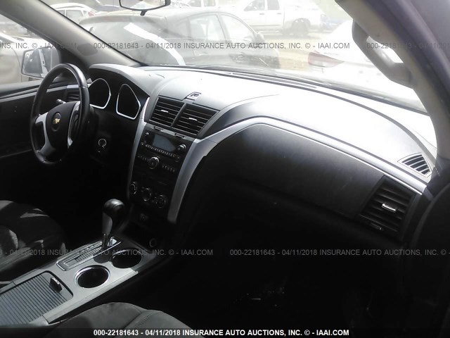 1GNKVGED0CJ252786 - 2012 CHEVROLET TRAVERSE LT SILVER photo 5