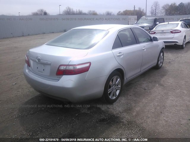 4T4BE46K09R138204 - 2009 TOYOTA CAMRY SE/LE/XLE SILVER photo 4