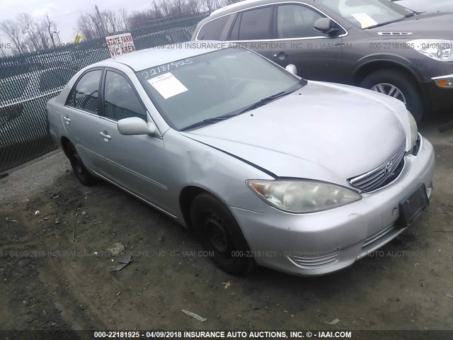 4T1BE32K45U077279 - 2005 TOYOTA CAMRY LE/XLE/SE SILVER photo 1