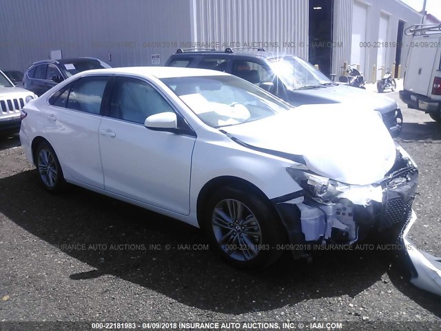 4T1BF1FKXFU485041 - 2015 TOYOTA CAMRY LE/XLE/SE/XSE თეთრი ფოტო 1