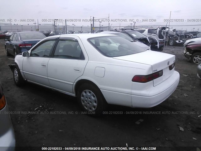 4T1BG22K5WU844983 - 1998 TOYOTA CAMRY CE/LE/XLE WHITE photo 3