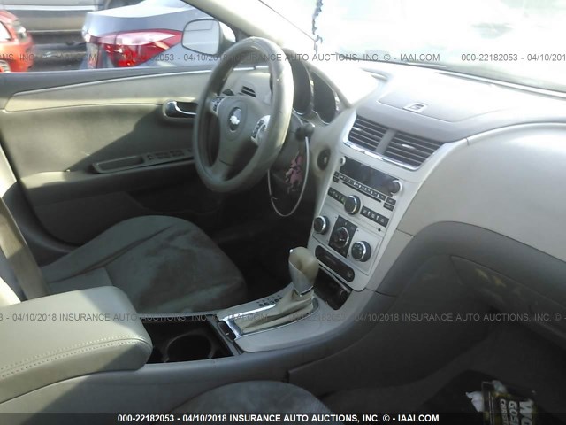 1G1ZC5E08AF198631 - 2010 CHEVROLET MALIBU 1LT 银色 照片 5