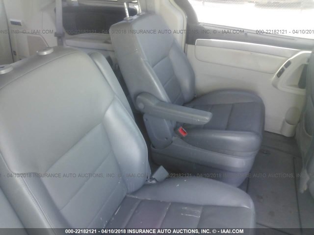 2V4RW6DX1AR189934 - 2010 VOLKSWAGEN ROUTAN SEL GRAY photo 8