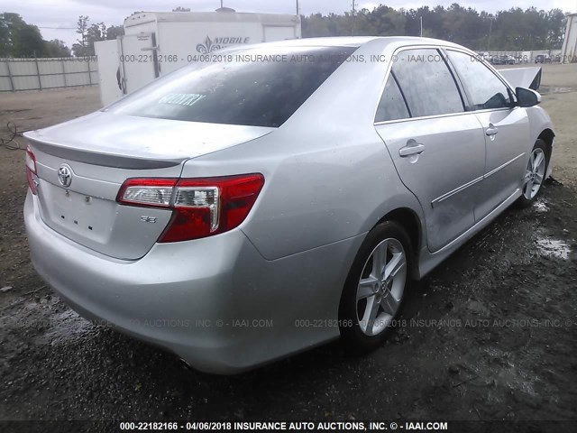 4T1BF1FK4DU239034 - 2013 TOYOTA CAMRY L/SE/LE/XLE SILVER photo 4