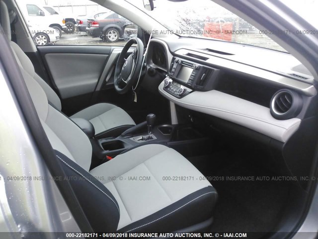 2T3WFREV1JW429145 - 2018 TOYOTA RAV4 ADVENTURE/XLE GRAY photo 5