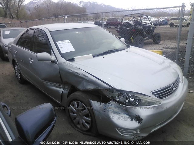 4T1BE32K35U414752 - 2005 TOYOTA CAMRY LE/XLE/SE SILVER photo 1