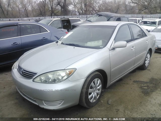 4T1BE32K35U414752 - 2005 TOYOTA CAMRY LE/XLE/SE SILVER photo 2
