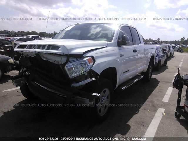 5TFRY5F17FX180865 - 2015 TOYOTA TUNDRA DOUBLE CAB SR/SR5 WHITE photo 2
