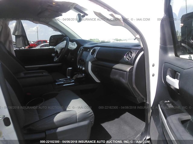 5TFRY5F17FX180865 - 2015 TOYOTA TUNDRA DOUBLE CAB SR/SR5 WHITE photo 5