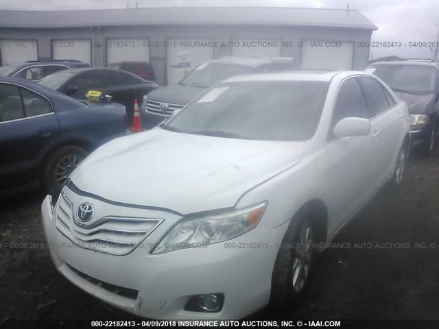 4T1BK3EKXBU610624 - 2011 TOYOTA CAMRY SE/LE/XLE WHITE photo 2