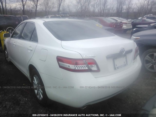 4T1BK3EKXBU610624 - 2011 TOYOTA CAMRY SE/LE/XLE WHITE photo 3